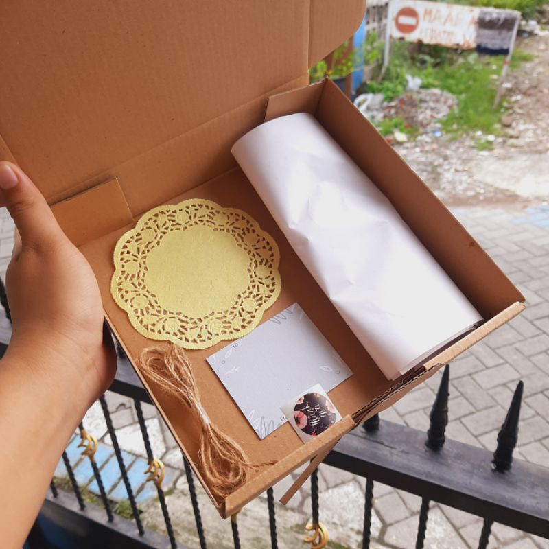 

kotak hampers set lengkap goft box hampers stiker pita