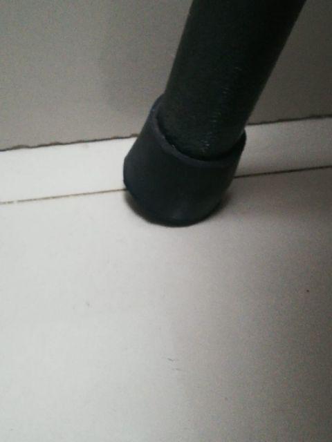 Karet Alas Kaki Kursi Bulat Diameter Lubang 1 Inch Atau +/- 2.5 Cm