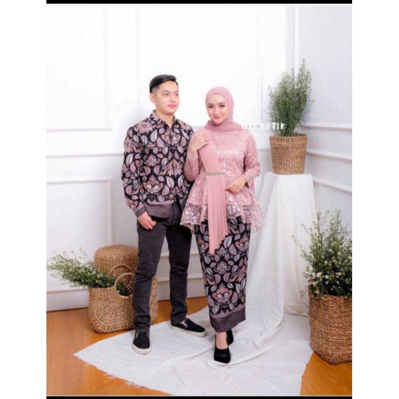 KEBAYA COUPLE KEBAYA BROKAT KEBAYA WISUDA KEBAYA AMALIA KEBAYA BATIK  BROKAT COUPLE