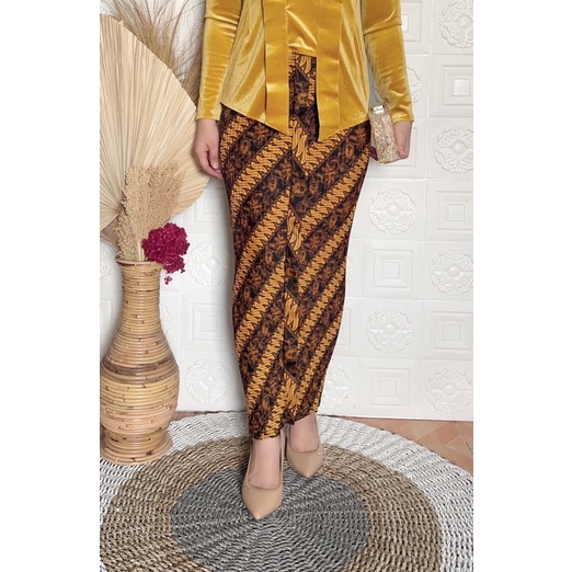 rok plisket batik motif parang bunga strip krem