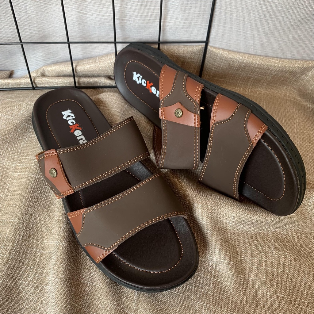 (TANPA KARDUS)FREDY 2 sendal cowok pria kulit sintetis kece nyaman terlaris terbaru NEW ARRIVAL Sandal Selop Pria Terbaru Original Slip on Cowok Slide Sandal Kulit Pria Terlaris Sesuai Foto Sandal Selop di Jamin Berkualitas. Sandal Pria Fashion Sendal Pr