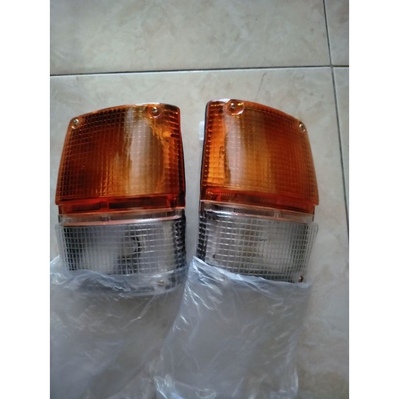 sen mobil toyota haice tahun 80