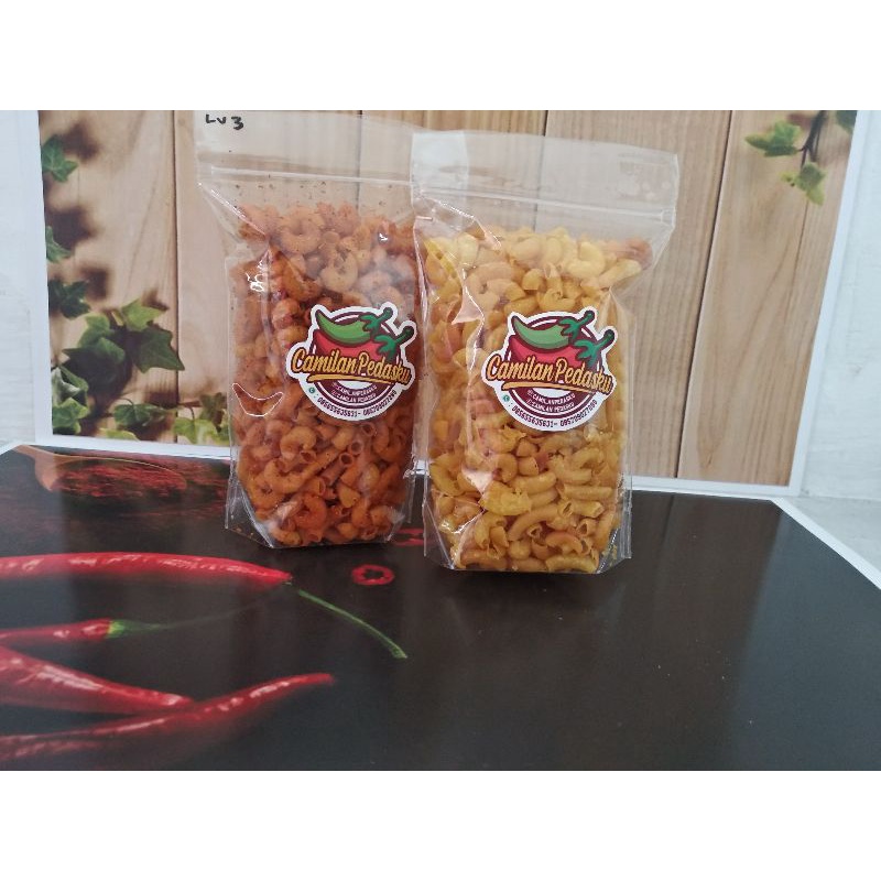 

camilan makroni bantet pedas asin