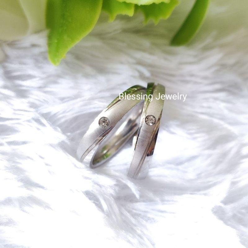 Cincin Tunangan Cincin Nikah Pria dan Wanita Warna Emas Dan Silver