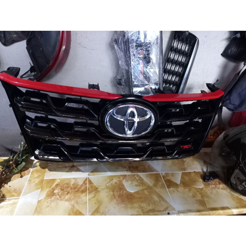 gril depan toyota fortuner vrz 2021