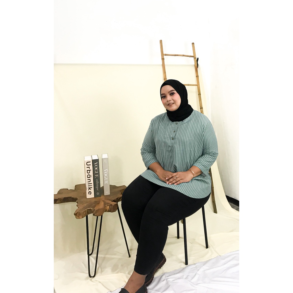 Ezpata Atasan Blouse Jumbo Bigsize Katun Shakila Lengan Panjang Kancing Depan Busui Friendly Motif Stripe LD 130cm Termurah Terbaru