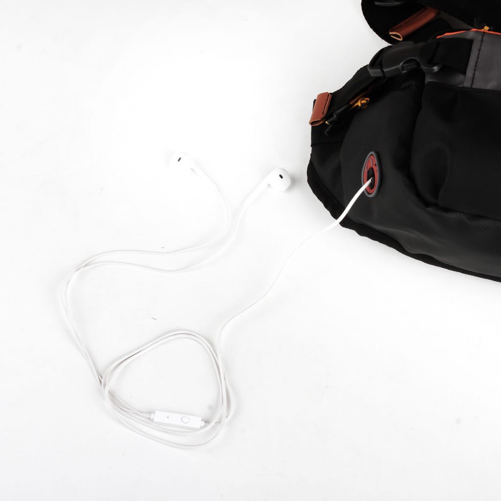 Waistbag USB Waterproof PREMIUM Pushop Black Wilson