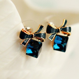 Anting pejantan kubus kubus Temperamen, hypoallergenic serbaguna