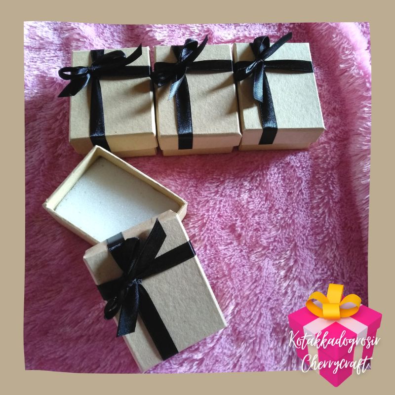 

Box 7x5x3 plus pita dan busa tebal untuk minigold atau emas minigold