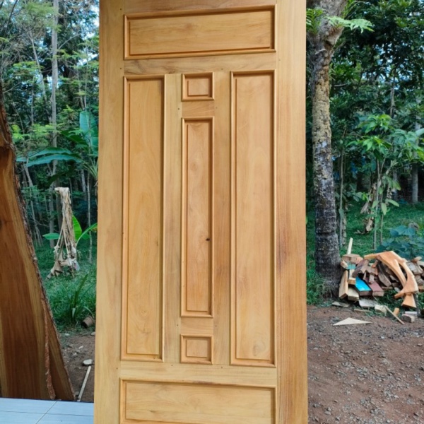 Daun Pintu Rumah Kayu Solid Best Seller