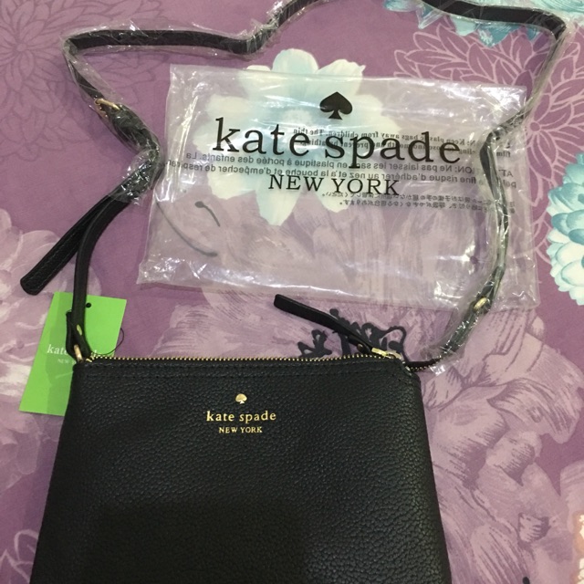 Kate Spade Sling Bag
 Jual Kate spade sling bag authentic quality black and maroon