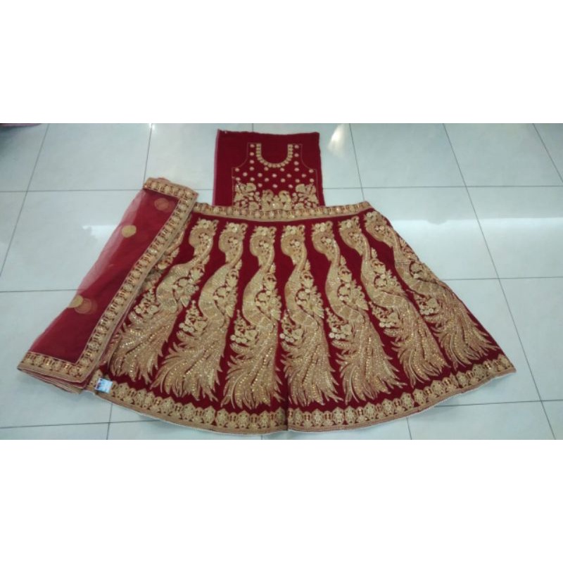 Lehenga Merak Bludru Baju pengantin India masih berupa bahan berpola
