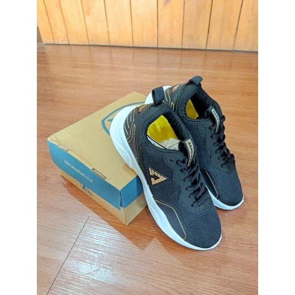 Aerostreet Jennie Hitam Putih BNIB - Sepatu Sneakers