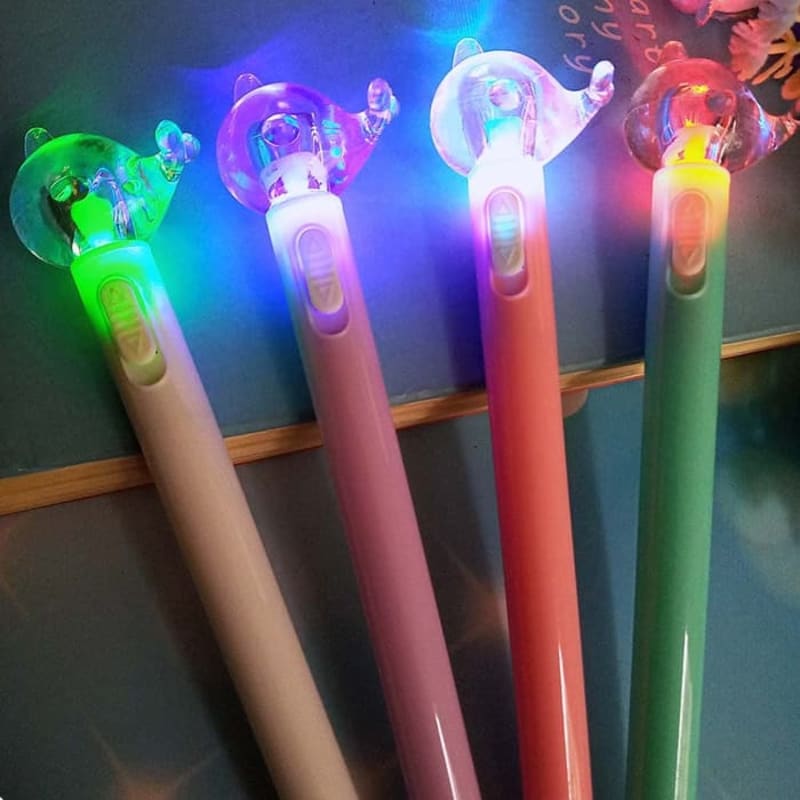 

Pulpen Lampu LED Ikan Paus Bening - Pen lampu warna-warni