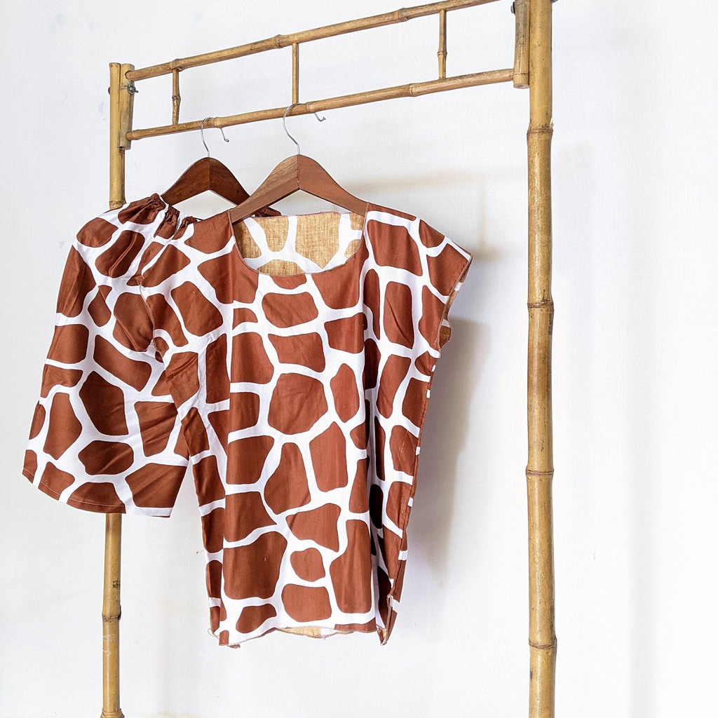 Baju Tidur Tanpa Lengan Piyama Krill Setelan Midi Homewear Homey Dress Baby Doll Dewasa Nyaman Di Rumah Santai WFH Rayon One Set Pajamas-giraffe choco