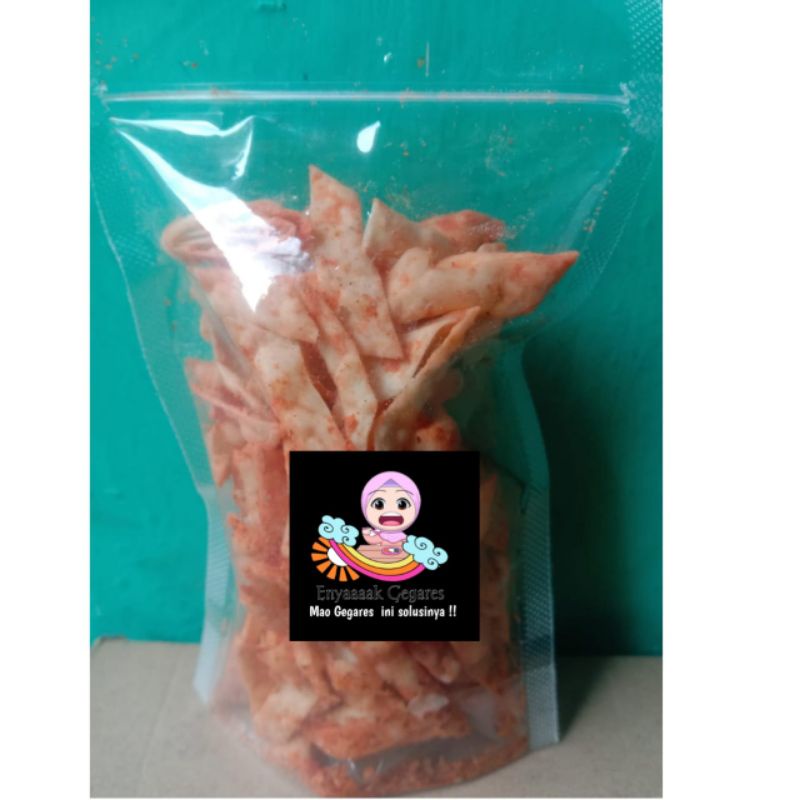 

Keripik pangsit Pedass