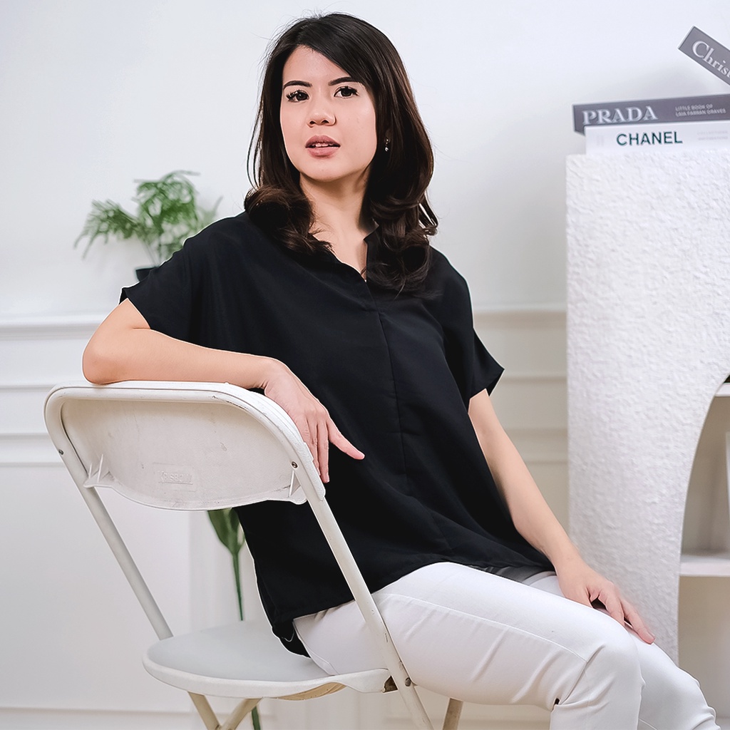 AFI - EC - Safro Batwing Blouse-Hitam