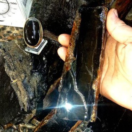 1 kg batu bahan fosil galih kelor/black opal hitam