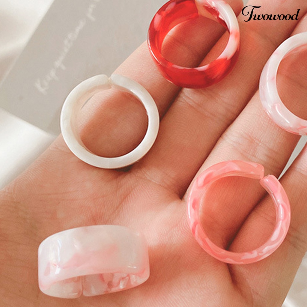 1 Set Cincin Sturdy Bahan Resin Untuk Pasangan