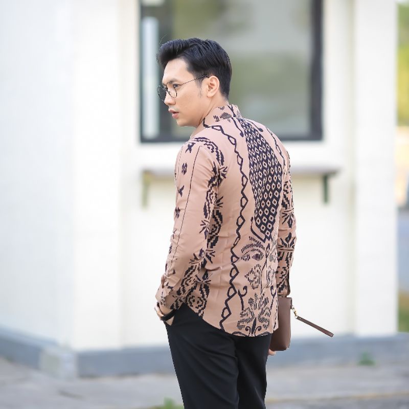 BATIK BOLO DEWO Motif Bintang Harapan Hem Atasan Kemeja Baju Batik Pria