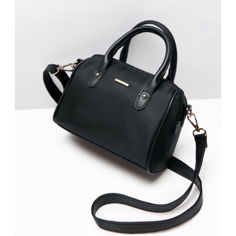 TAS PARILLIA HITAM SOPHIE MARTIN PARIS PROMO SELEMPANG SLEMPANG KOTAK T8143B5