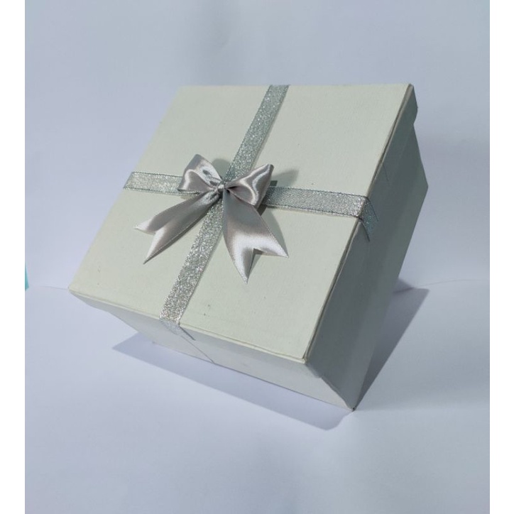 

KOTAK KADO 16x16x9 cm