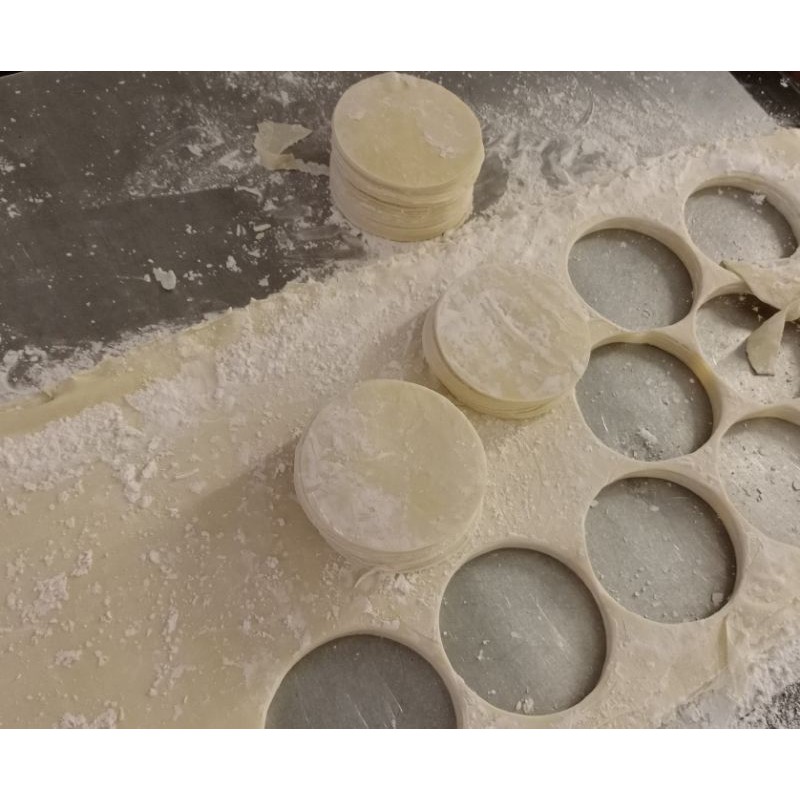 

Kulit Dimsum D9 250gram Siomay Swekiau Dumpling Pangsit Bulat