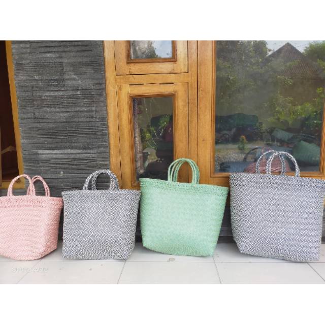 Lurik Halus/ Tas anyaman/ Tas wanita / keranjang