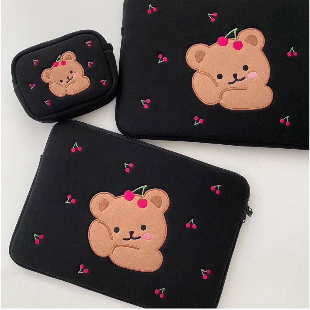 Sleeve Pouch Sarung Tas Bag Case Ipad Tab Tablet Macbook Air Pro Laptop Asus Acer Lenovo HP Huawei 11 12 13 14 15 inch Motif Gambar Beruang Bear Cherry Warna Pink Hitam Lucu Cute Murah Korean Model