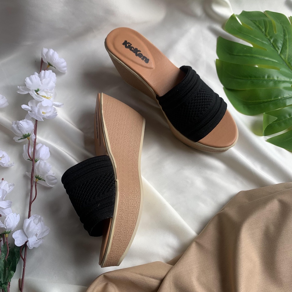 SENDAL WEDGES SLOP RAJUT CEWEK KOREA MODERN TERBARU TERLARIS Wedges Sandal Selop / Slop Casual Murah Sandal Wanita Kekinian 2022 // Sandal Wanita Tren Terbaru // Sandal Wedges Terbaru // Sandal Wanita Terbaru SALE PROMO GRATIS ONGKIR WEDGES SLOP RAJUT 2