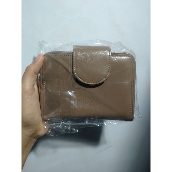 dompet flicka