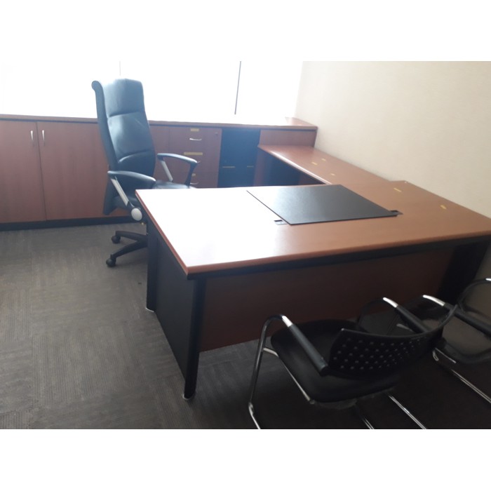 Meja direktur ik 200x90x75 +meja samping uk 120x650x72