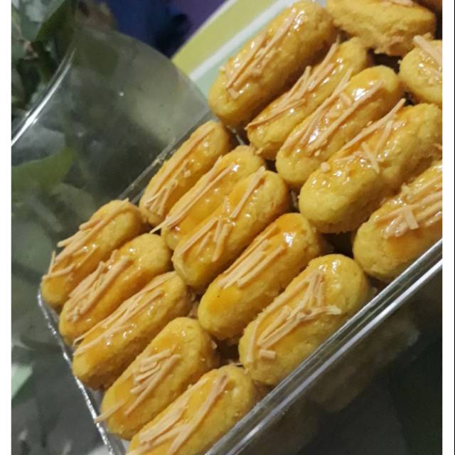 

Kue Kastengels....untuk camilan sehari-hari atau utk suguhan di hari raya...berat bersih +- 400gr