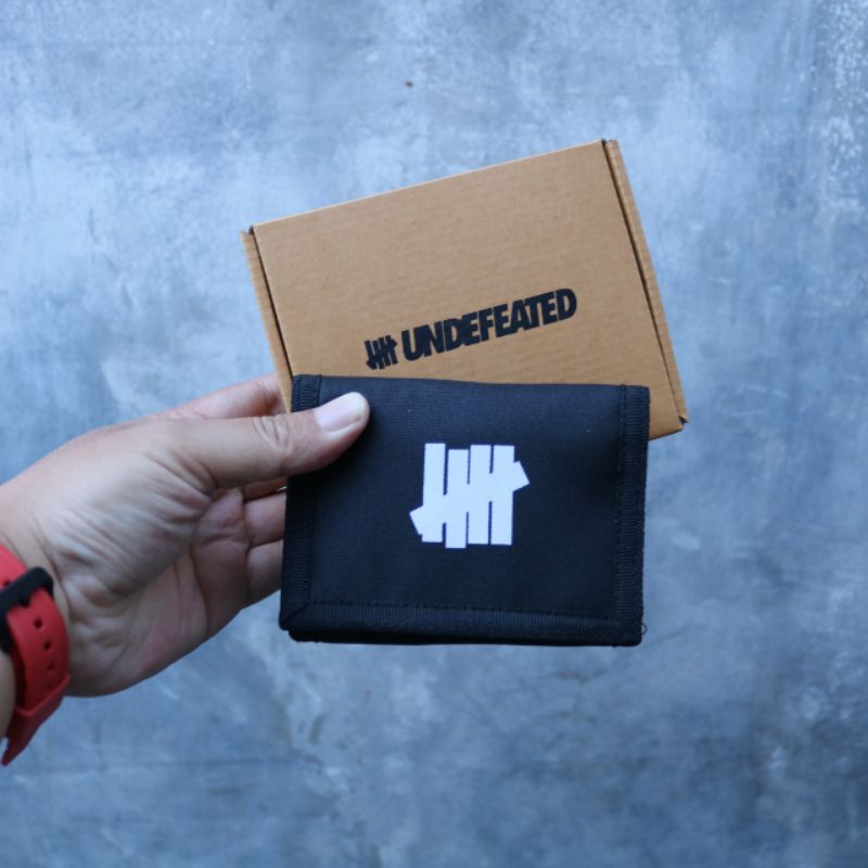 Dompet pria trifold gaines undefeated dengan strap