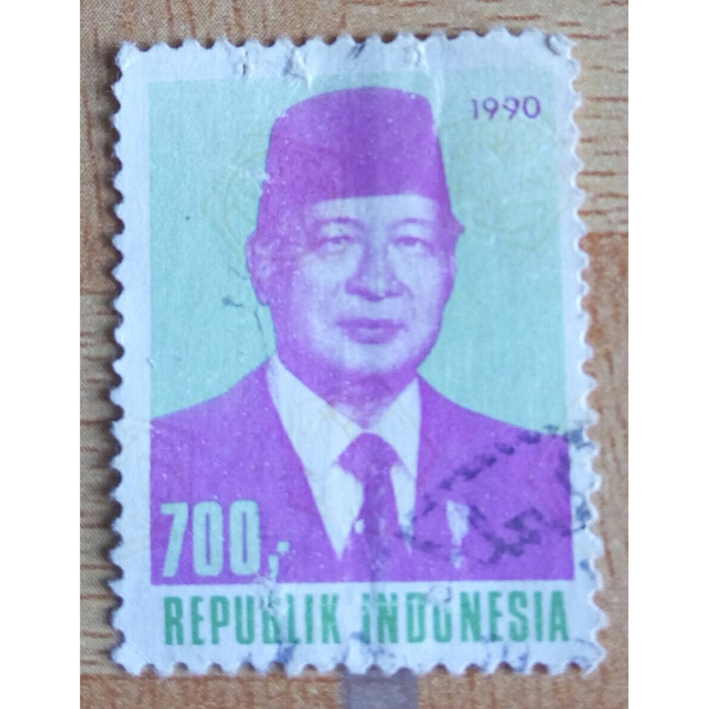 

Perangko Indonesia Pak Soeharto Rp 700 Tahun 1990