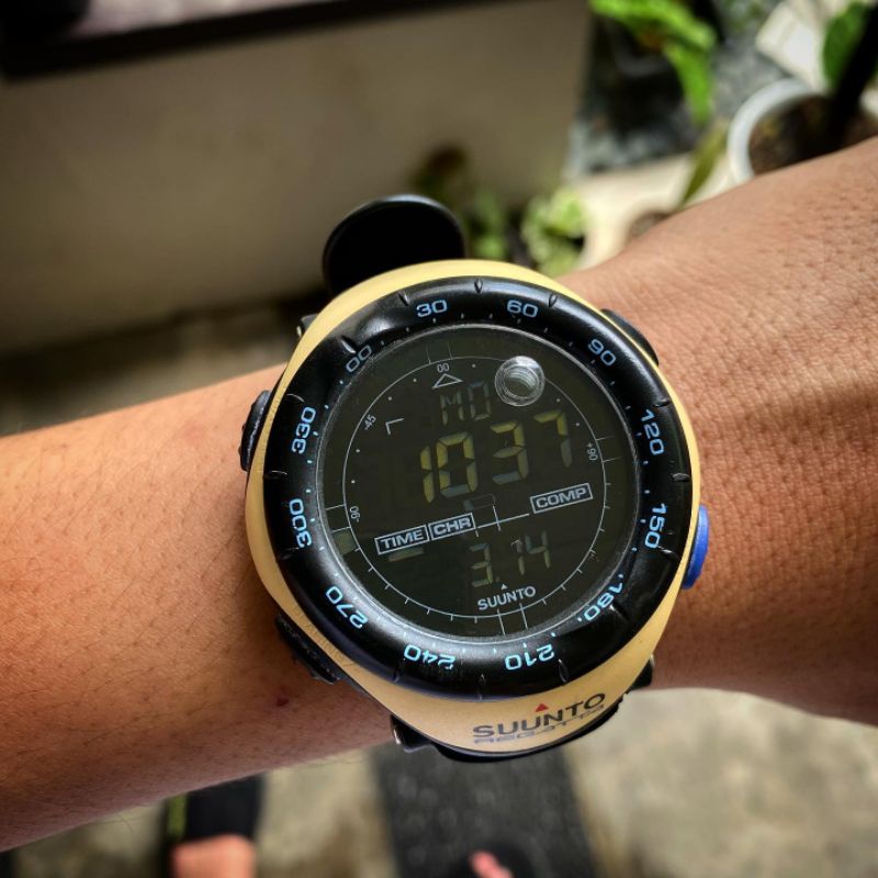 Jam tangan outdoor Suunto Vector Regatta