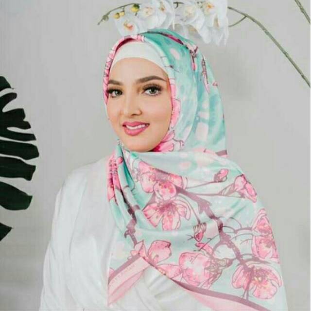 Jilbab segi 4 saten