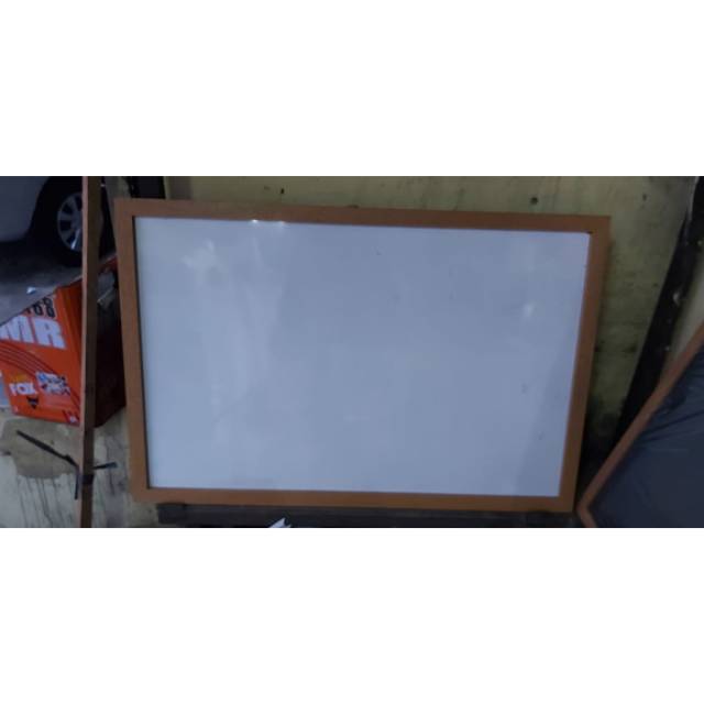 Whiteboard bingkai kayu 100 x 82 cm