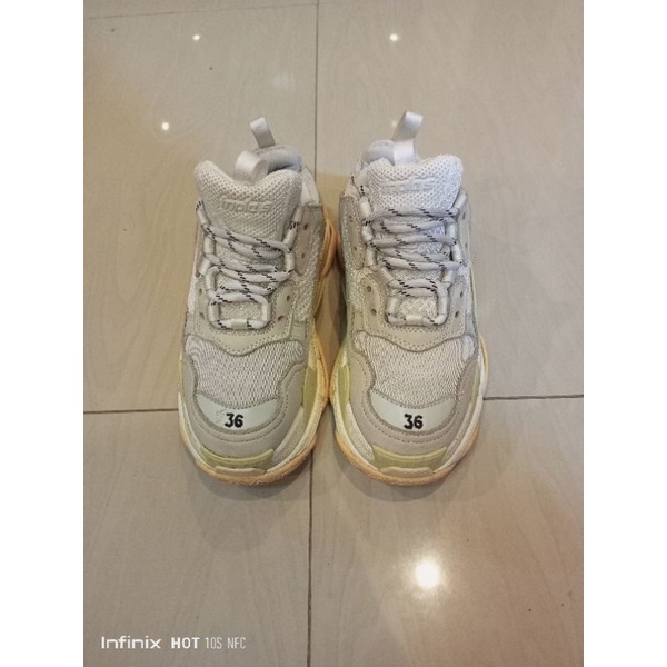 Sepatu Balenciaga Triple s second