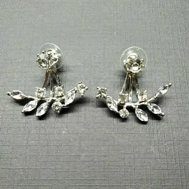 Anting Berlian Imitasi
