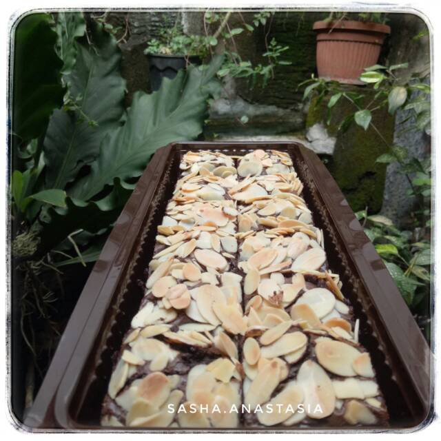 

Fudgy Almond Brownies