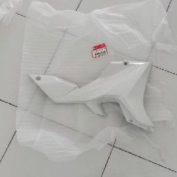 Tebeng Sayap Kiri Bawah Blade Lama Putih Kiri 64470-KWB-920PFW Ori Ahm