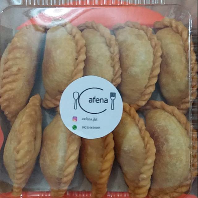 

Pastel kari ayam/ chicken curry puff