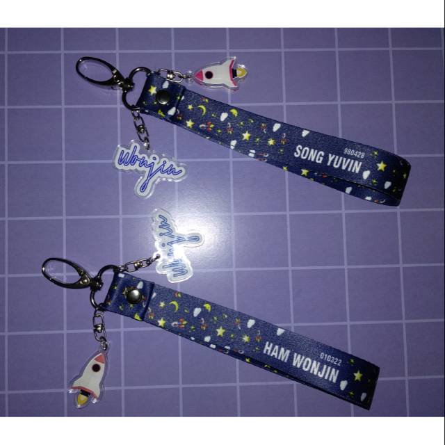 

CUSTOM LANYARD + 2 KEYCHAIN (DESAIN BEBAS SESUAI KEINGINAN)