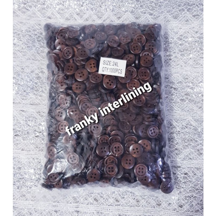 KANCING KAYU LEBAR 1,5CM/ 24L BUNGKUS BESAR ISI 1000PCS