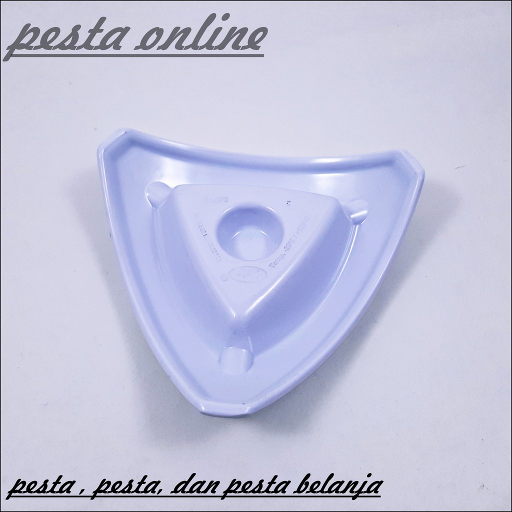 Asbak Rokok Bentuk Segitiga Warna Putih