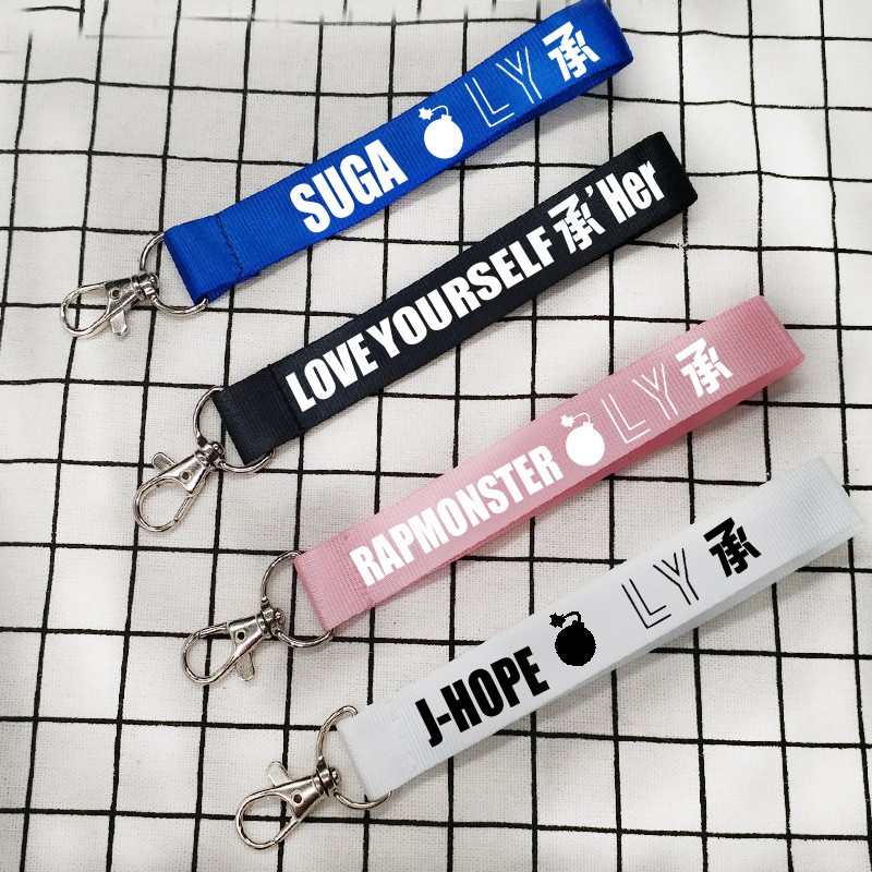 Bayar Di Tempat Gantungan Kunci Model Kpop BTS dengan Bayar Di Tempat Gantungan Kunci Model Kpop BTS dengan