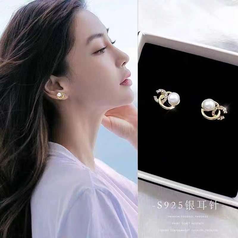 Perak sterling 925 wanita bermutu tinggi geometris C berbentuk anting-anting elegan 2021 baru trendi