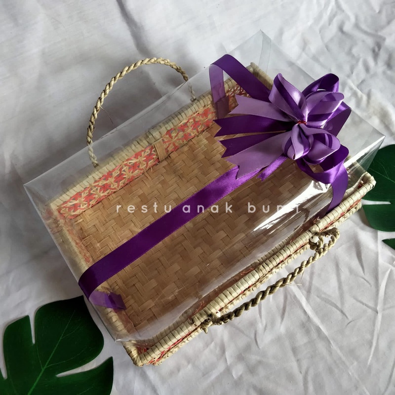 

Wadah Seserahan Nikahan 33x24 mika dan pita biru /hantaran/nikahan/seserahan/hampers/hadiah/giftbox/keranjang/wadah makanan/gift/sembako/roti/cake/nasi/catering/nasi box/food/lamaran/tradisi/craft