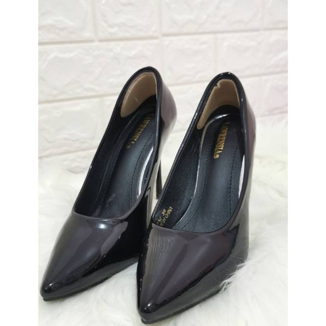 Sepatu Heels Hitam merk Lawrensia